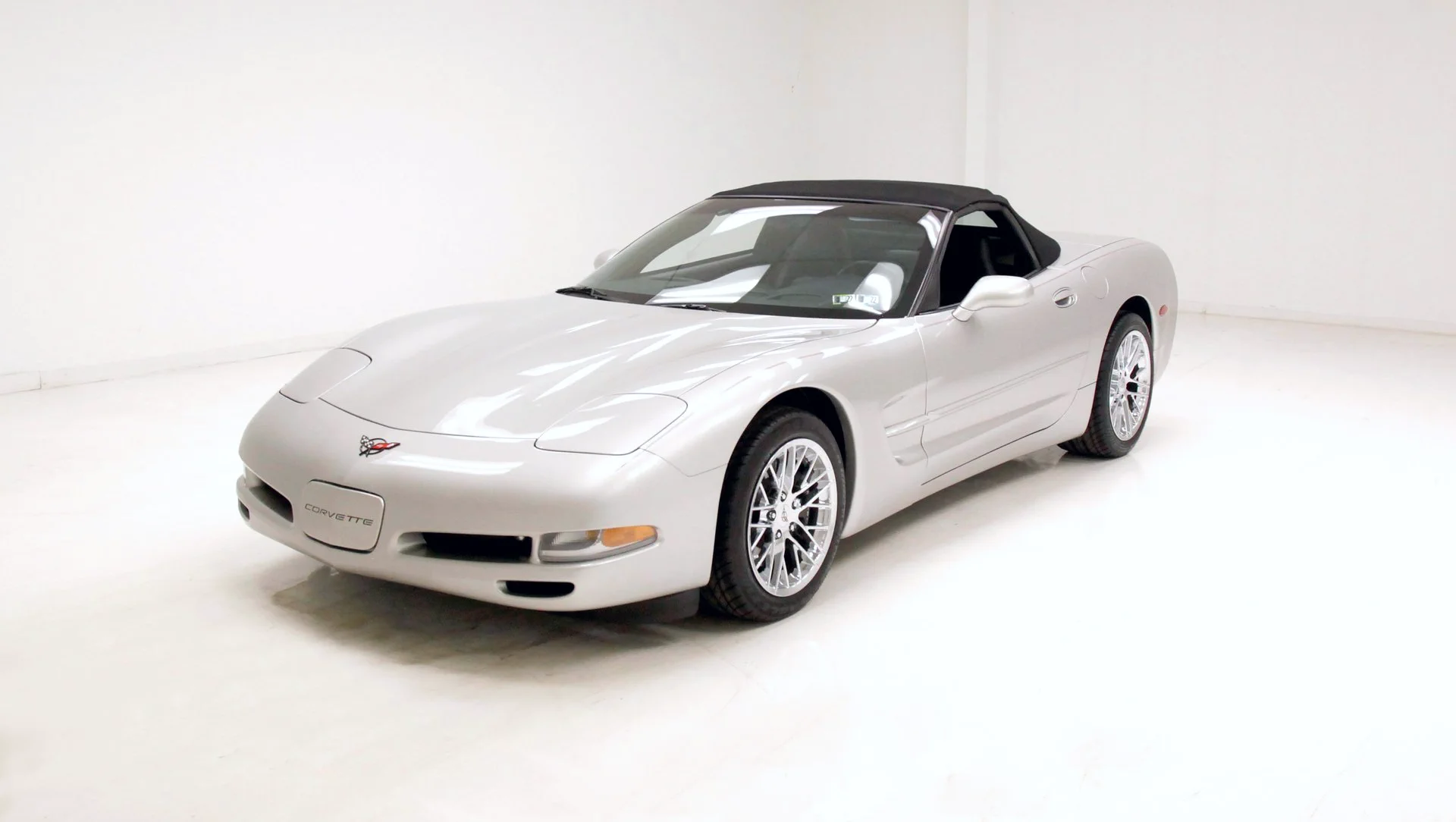 Click to Enlarge-Esc to Close Corvette Generations/C5/C5 2004 White convertible.webp